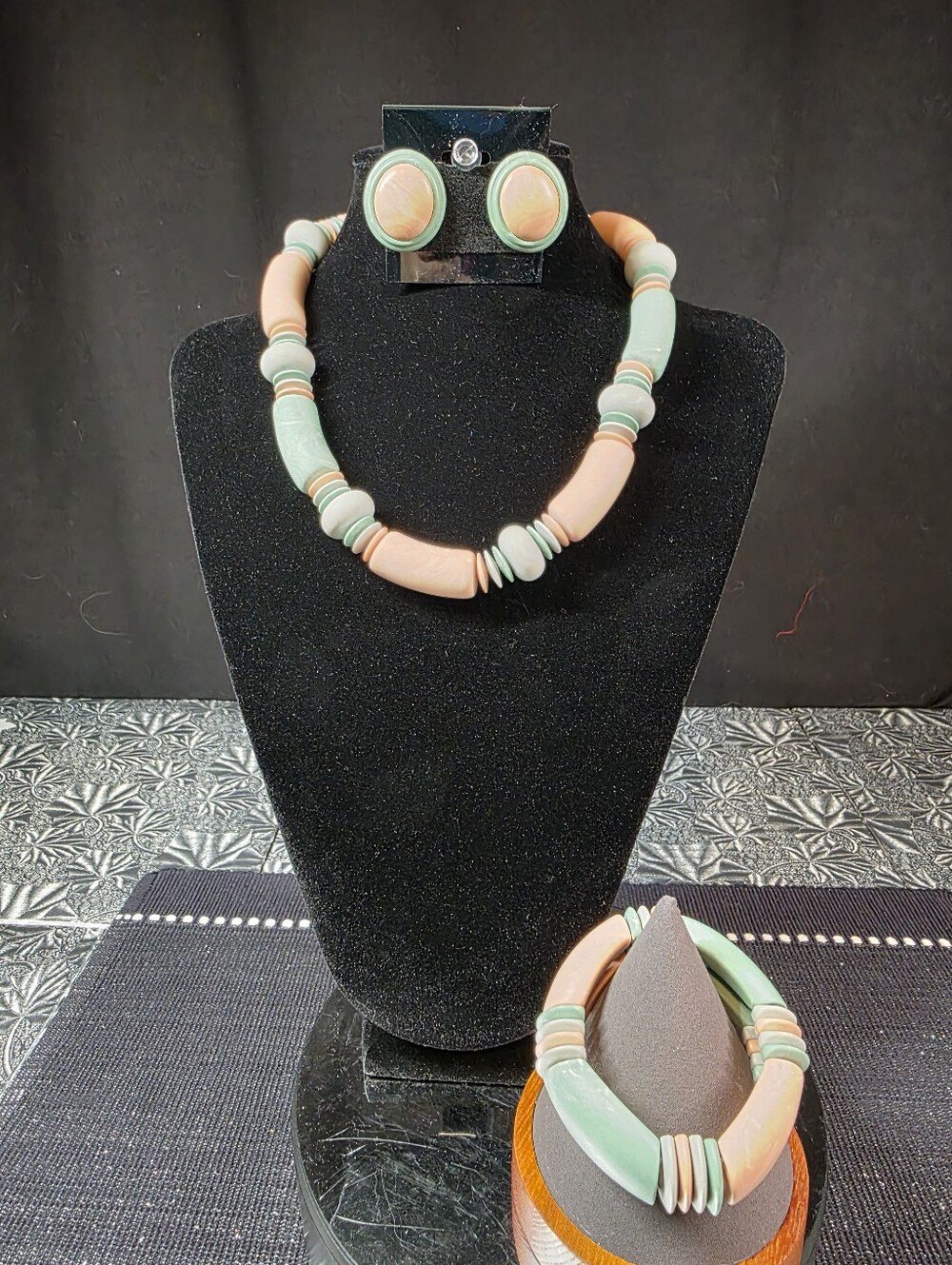 Avon Vintage Chunky " Summer Sands" Jewlery Set